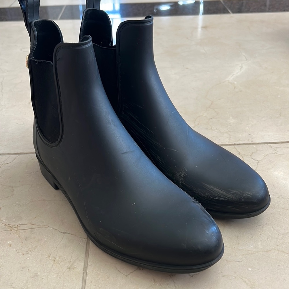 Michael Kors rubber boot size 9